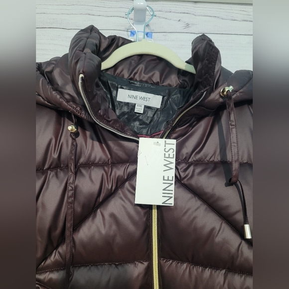 ⭐HOST PICK⭐NWT chocolate brown with gold hardware 2x puffer Jacket - Picture 16 of 16